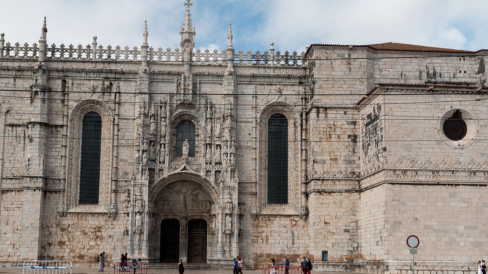 The south portal of the Jerónimos Monastery